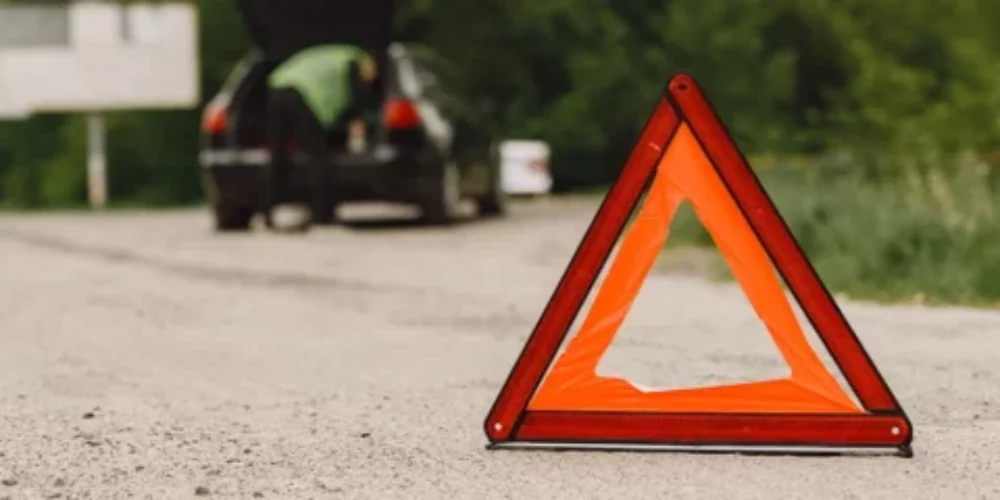 optif-ubezpieczenie-assistance-w-ubezpieczeniach-komunikacyjnych-trojkat-ostrzegawczy-optif-finance-1